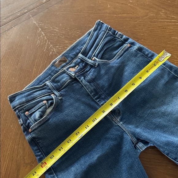 MOTHER The Weekender Fray Denim Shorts Take it Easy Wash Sz 28 6” inseam EUC - Picture 11 of 15